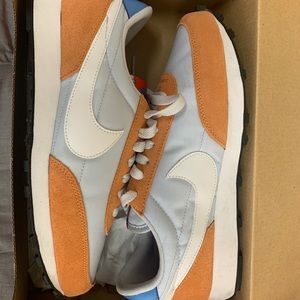 Women’s Nike Size 8